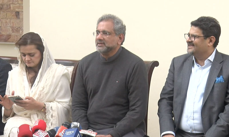 دوسروں کو نہ گھبرانے کا مشورہ دینے والے خود گھبرا گئے، مہنگائی مزید بڑھے گی: شاہد خاقان