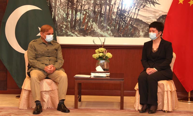 وزیراعظم کا چینی سفارتخانے کا دورہ: کراچی واقعے پر قیادت اور عوام سے اظہار تعزیت