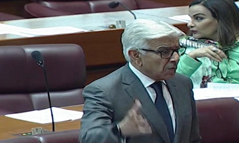 فائرنگ واقعے کی جتنی مذمت کی جائے کم ہے، سیاست میں تشدد قوموں کو لے ڈوبتا ہے، خواجہ آصف