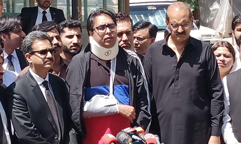 7 لوگ قتل کرنا چاہتے ہیں، لیکن بیساکھی کے ساتھ بھی عمران خان کے ساتھ کھڑا ہوں، شہباز گل