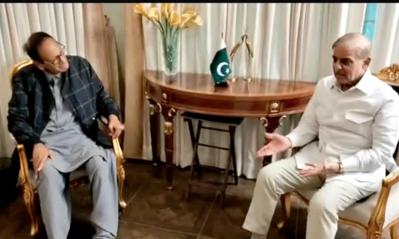 وزیراعظم شہباز شریف کی چودھری شجاعت حسین سے ملاقات، صورتحال پر تبادلہ خیال