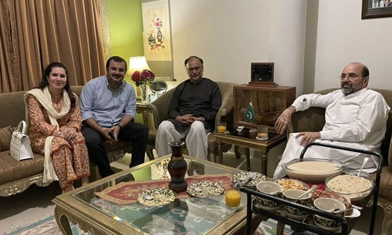 احسن اقبال کے ساتھ نامناسب رویہ اپنانے والی فیملی نے معافی مانگ لی