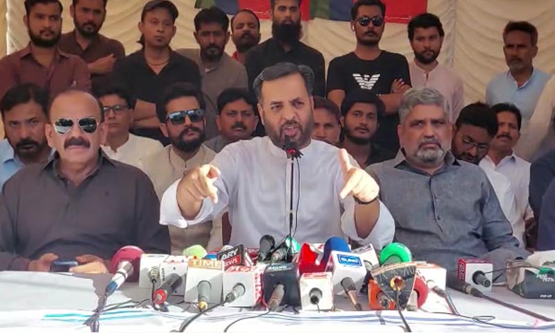 پہلے اساتذہ گھوسٹ ہوتے تھے اب اسکول بھی ہیں، ریلیف انچارج شرجیل میمن ہو تو دشمنوں کی ضرورت نہیں، مصطفیٰ کمال