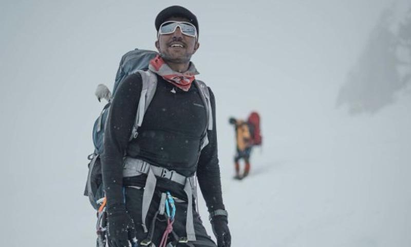 پاکستانی کوہ پیما ساجد سدپارہ کا تاریخی کارنامہ، بنا آکسیجن ماؤنٹ مناسلو کی بلند ترین چوٹی سر کر لی