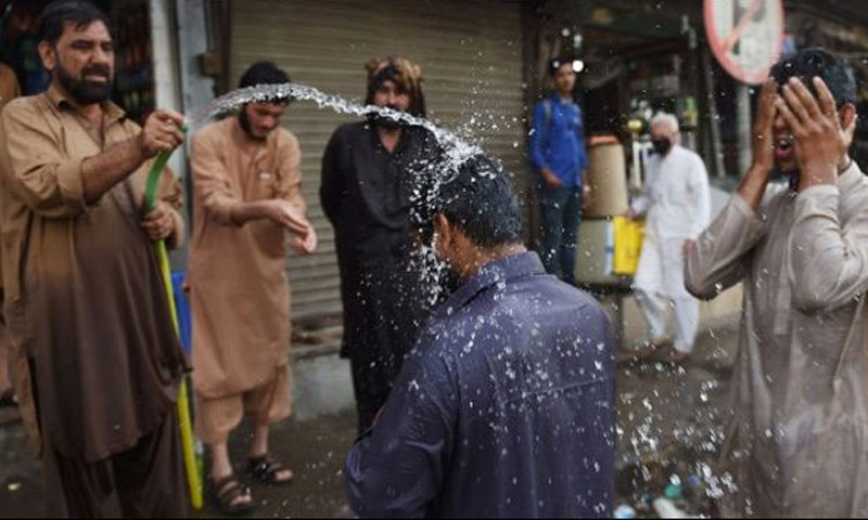 کراچی میں شدید گرمی،درجہ حرارت40 ڈگری ریکارڈ ، شدت ریکارڈ درجہ حرارت سے کہیں زیادہ