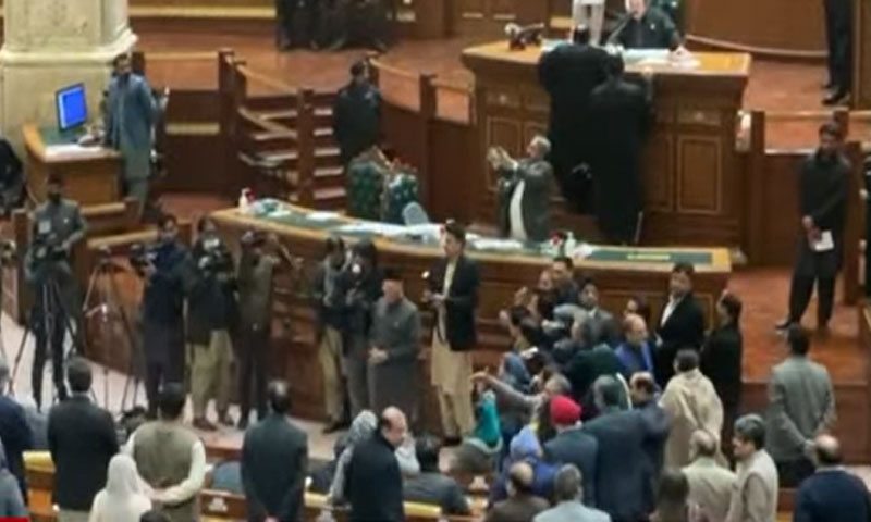 پنجاب اسمبلی میں حکومت اور اپوزیشن آمنے سامنے