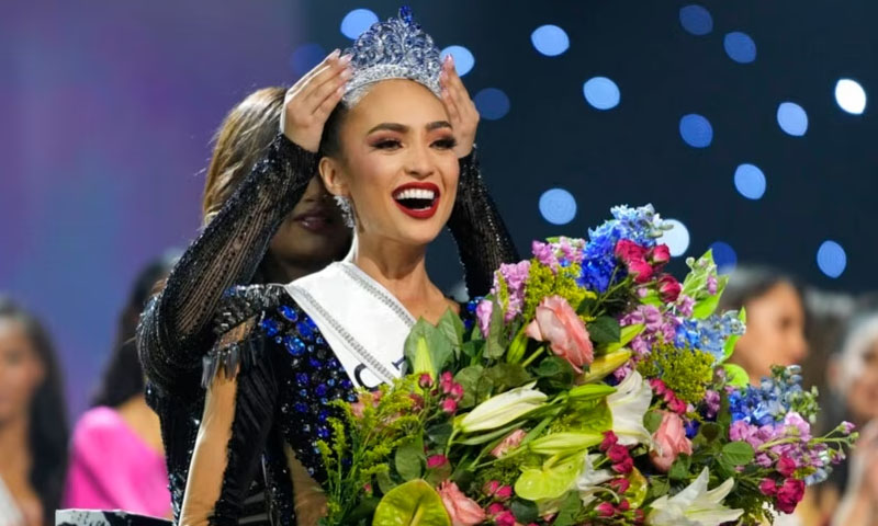 امریکہ کی آر بونی گیبریل کے سر پہ مس یونیورس کا تاج سج گیا