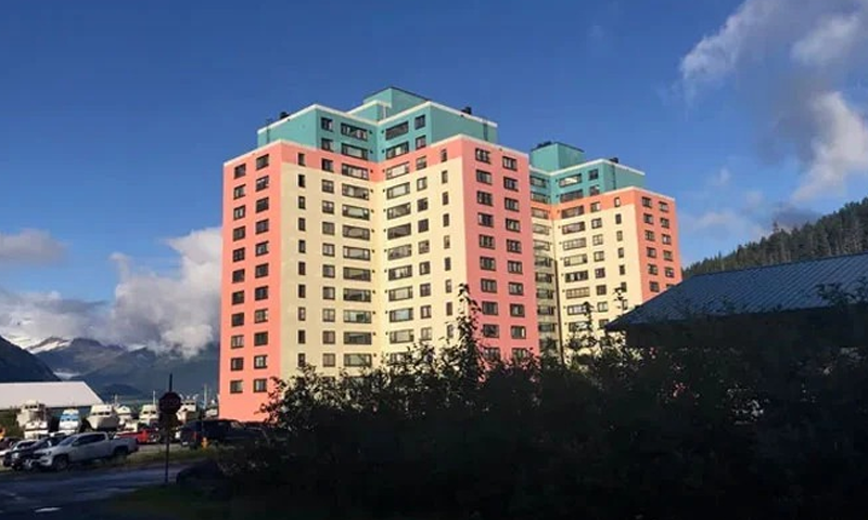 ایک ہی عمارت پر موجود منفرد قصبہ