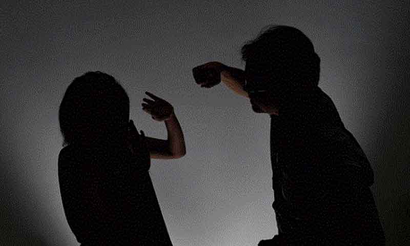 بیوی کو لائیو تھپڑ رسید کرنے والے شخص کو ایک سال قید کی سزا