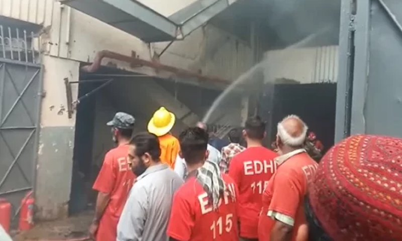 کراچی: فیکٹری کی عمارت گر گئی، 4 افراد جاں بحق 7 زخمی