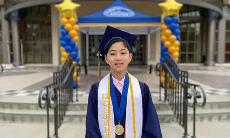 12 سالہ بچے نے پانچ ڈگریوں کے ساتھ گریجویشن مکمل کر لی