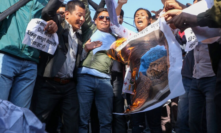 لپو لیکھ تنازع، گریٹر انڈیا کا نقشہ احتجاجاً نذر آتش