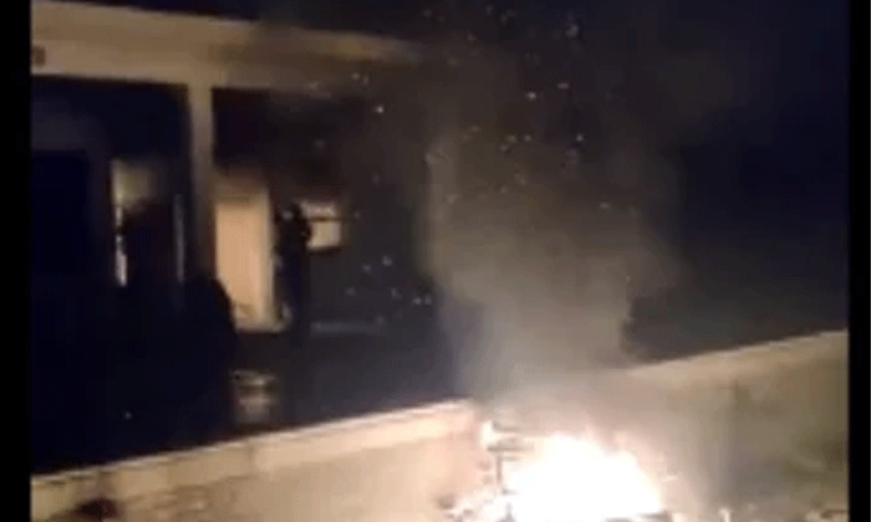 اسلام آباد میں ریلوے اسٹیشن کو آگ لگادی