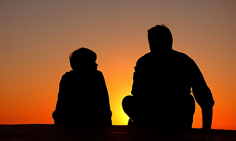 والد سے اظہار محبت کا عالمی دن: یہ بات سچ ہے میرا باپ کم نہ تھا ماں سے