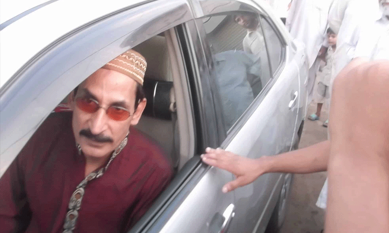ٹیکس نہ دینے پر مشہور کامیڈین کی گاڑی پولیس نے روک لی