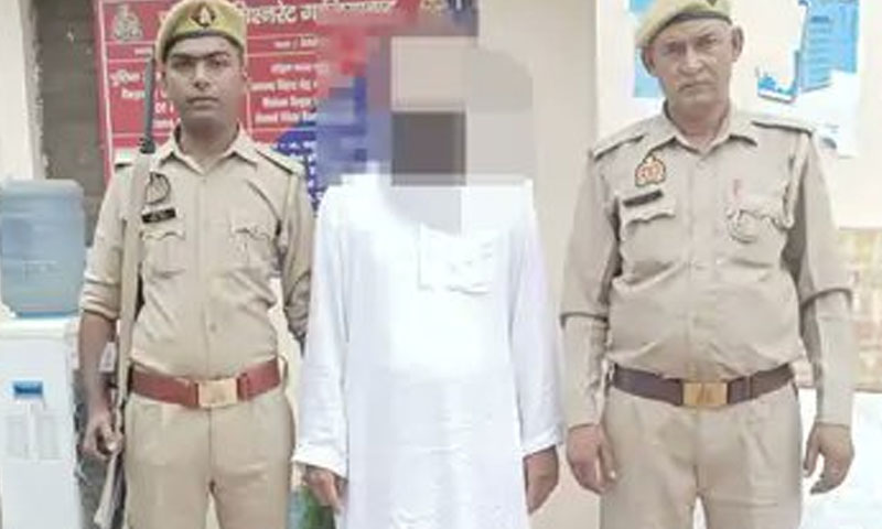 بھارت، نماز پڑھنے پر مسلمان شہری پہ مقدمہ درج، گرفتار کر لیا گیا