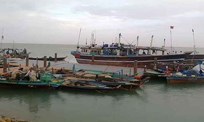 سمندری طوفان پہنچنے سے پہلے کیٹی بندر بند ٹوٹ پھوٹ کا شکار، شہری پریشان سمندری طوفان پہنچنے سے پہلے کیٹی بندر بند ٹوٹ پھوٹ کا شکار، شہری پریشان