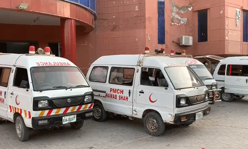 نواب شاہ: مسافر بسیں ٹکرا گئیں، 6 افراد جاں بحق، 45 سے زائد زخمی