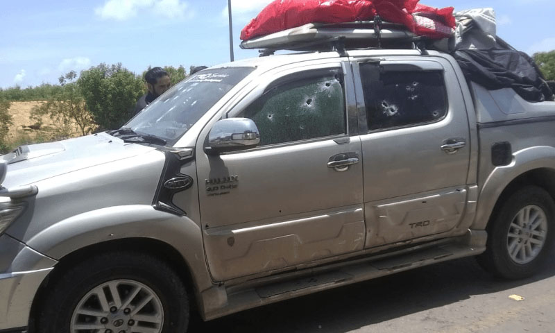 کراچی، رکن اسمبلی اسلم ابڑوکی گاڑی پر فائرنگ، بھائی اور بھتیجا جاں بحق گاڑی پر فائرنگ