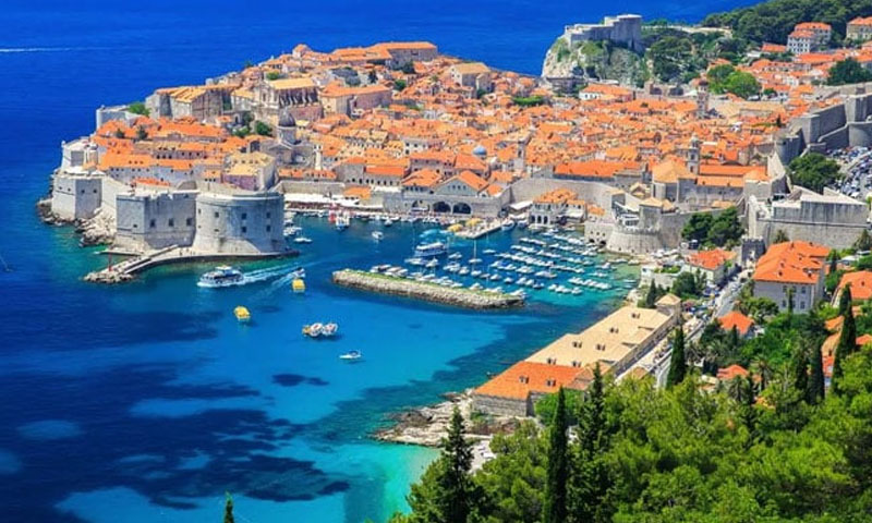 یورپی شہر ڈوبرووینک میں سوٹ کیس گھسیٹنے پر پابندی، خلاف ورزری پر بھاری جرمانہ یورپی شہر ڈوبرووینک میں سوٹ کیس گھسیٹنے پر پابندی، خلاف ورزری پر بھاری جرمانہ