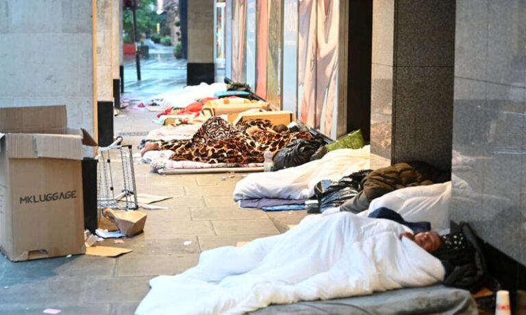 لندن، کھلے آسمان تلے گلیوں میں سونے والے افراد کی تعداد 3 ہزار سے تجاوز کر گئی