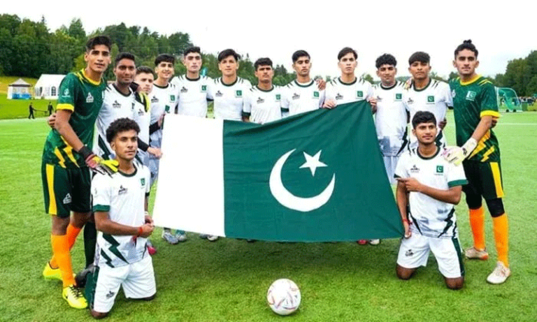 فٹبال ٹیم نے تاریخ رقم کر دی