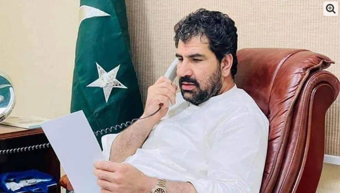 فنڈز کا معاملہ ، خیبر پختونخوا کے سابق صوبائی وزیر اور سرکاری افسر کے درمیان ہاتھا پائی