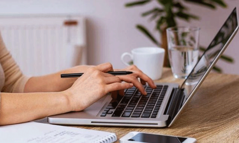 شنگھائی:3 سال تک بغیر حاضری کے 16 کمپنیوں سے تنخواہ، خاتون گرفتار JObs