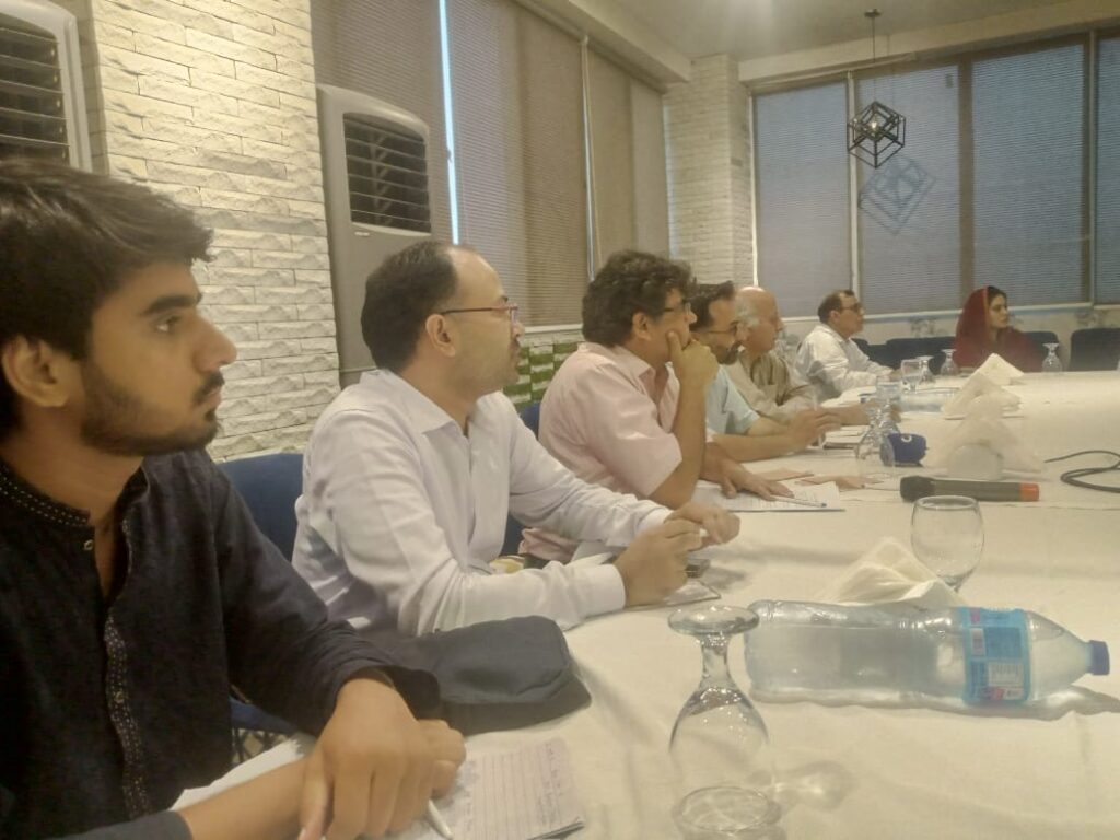 بجلی کی قیمت میں اضافے کی وجہ سے ہمارا کاروبار بھارت سے کم ہے، ماہرین