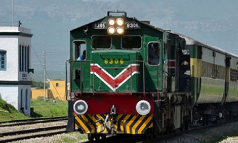 کوئٹہ اور پشاور کے درمیان چلنے والی ٹرین سروس معطل