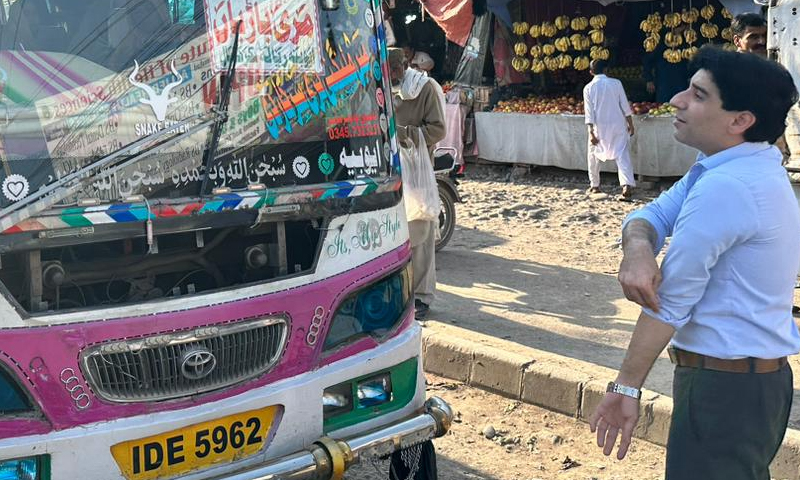 اسسٹنٹ کمشنر سیکرٹریٹ کا اندرون/انٹرا سٹی کرایوں کے حوالے سے گاڑیوں کا معائنہ