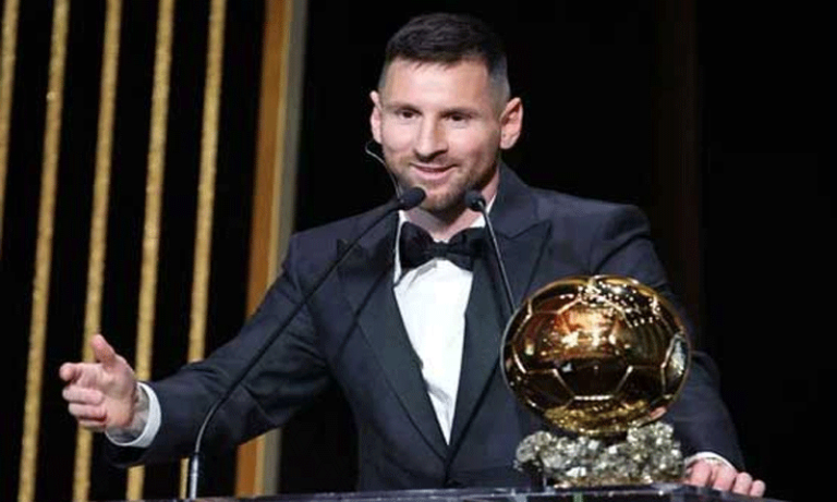 میسی ایک بار پھر سال کے بہترین فٹبالر کا ایوارڈ “بیلن ڈی اور” حاصل کرنے میں کامیاب
