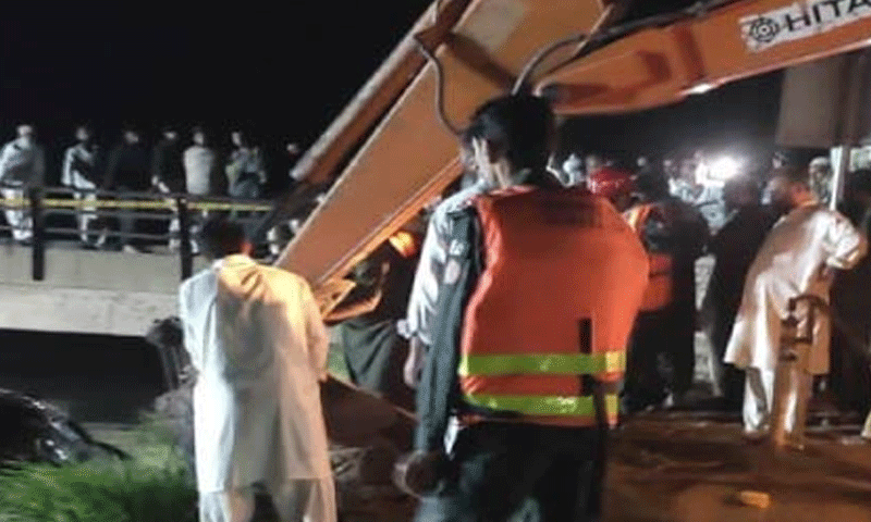 میانوالی: گاڑی نہر میں جا گری، سرائیکی گلوکار سمیت 7 افراد جاں بحق