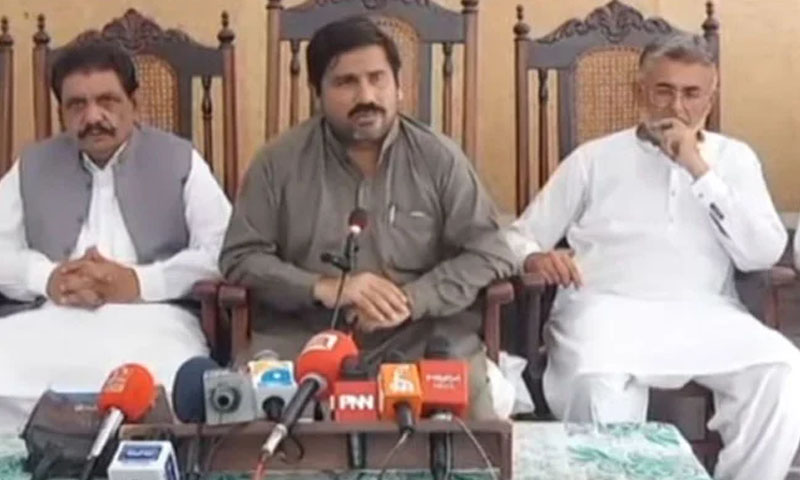 پی ٹی آئی ضلع میانوالی کے صدر نے بھی پارٹی چھوڑنے کا اعلان کردیا saleem gull