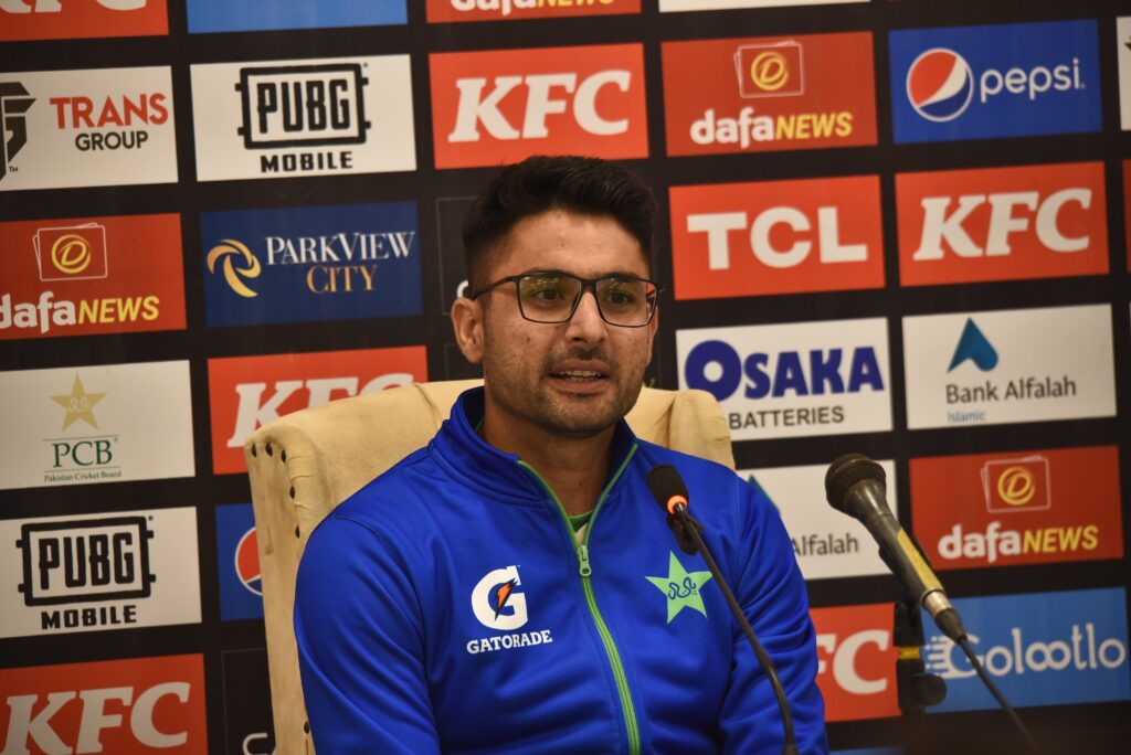 شاداب تاحال کنکشن کا شکار، نیوزی لینڈ کیخلاف ابرار احمد کو کھلانے کے امکانات روشن