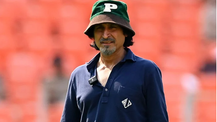 باؤلرز وکٹیں نہیں لینگے، کرکٹ بورڈ چیٹ لیک کریگا تو بابر کیا خاک کپتانی کریگا؟ رمیز راجہ