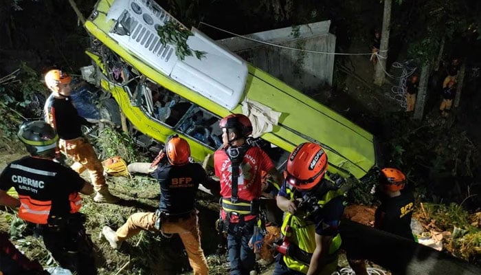 فلپائن ، بس گہری کھائی میں گرنے سے 17 افراد ہلاک ، 12 زخمی