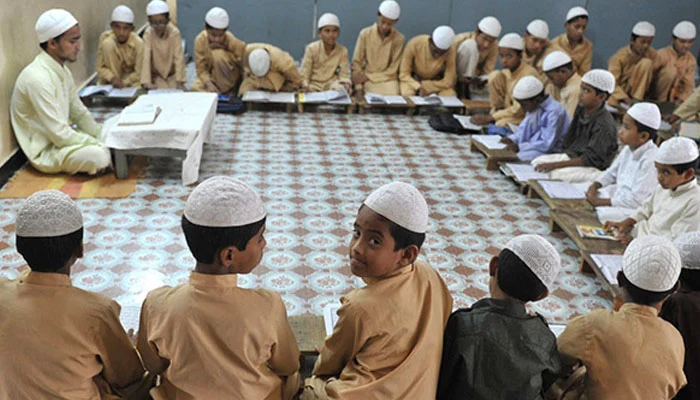 مساجد میں پرائمری تک روایتی تعلیم ، صوبائی حکومتوں اور آئمہ کرام سے مشاورت