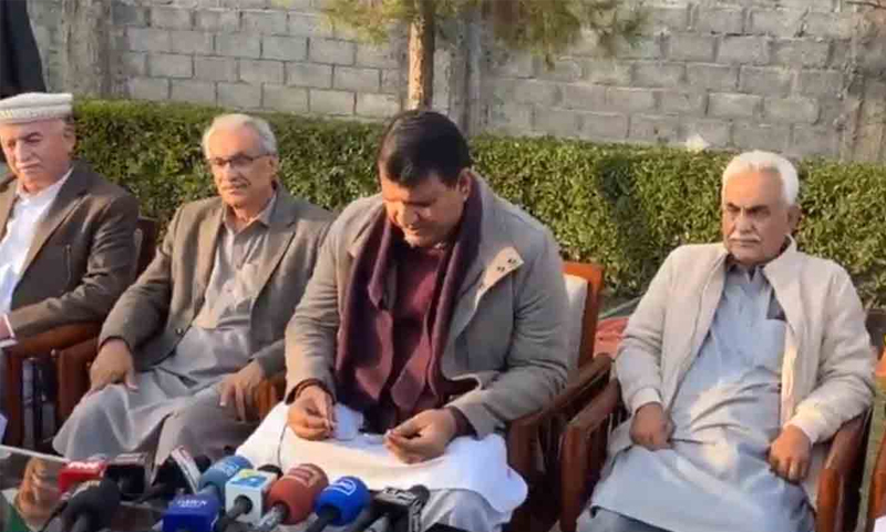 سابق ایم پی اے دوست محمد خان اپنے خاندان اور ساتھیوں سمیت(ن) لیگ میں شامل PMLN VS PPP