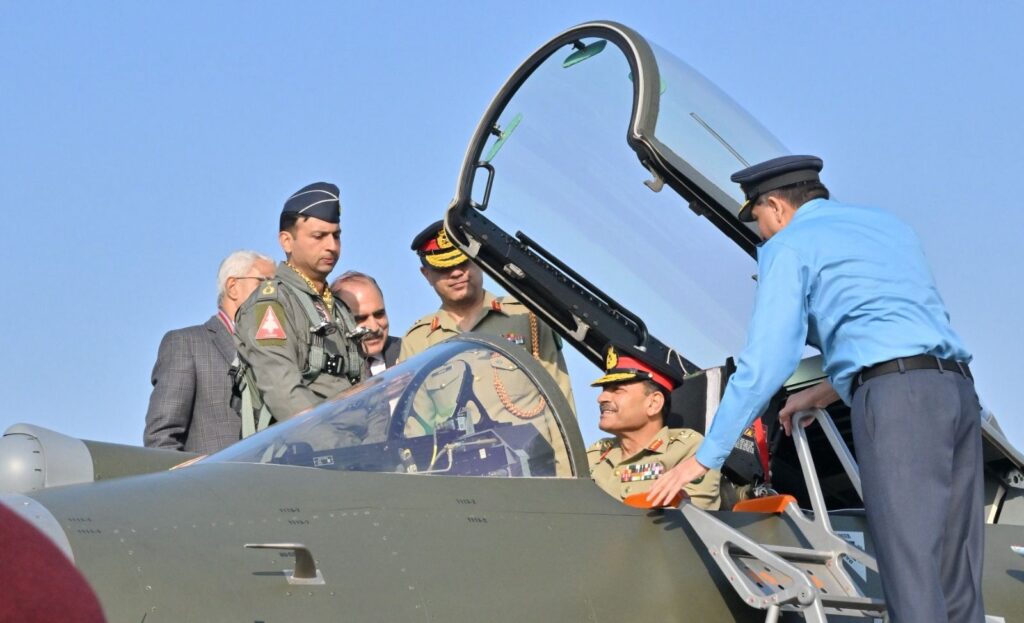 پاکستان کی مسلح افواج کسی بھی جارحیت کو ناکام بنانے کے لیے ہمہ وقت تیار ہیں، آرمی چیف