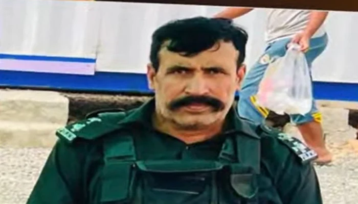 ڈیرہ اسماعیل خان ، پولیس موبائل پر حملہ ، ایس ایچ او شہید ، 3 دہشتگرد ہلاک