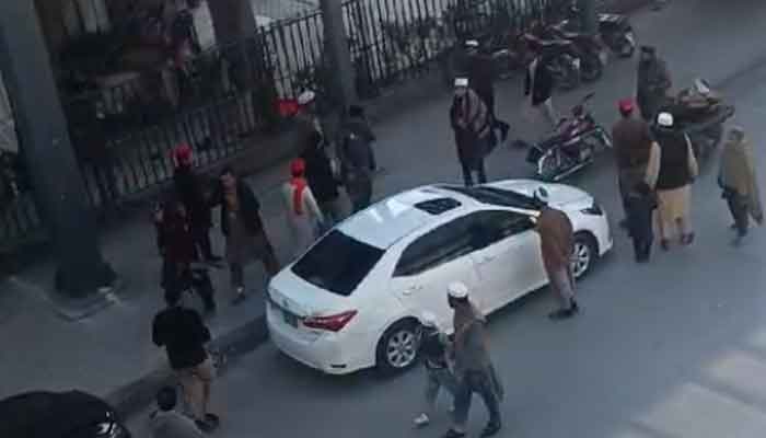 پولنگ اسٹیشن ملزم گرفتار
