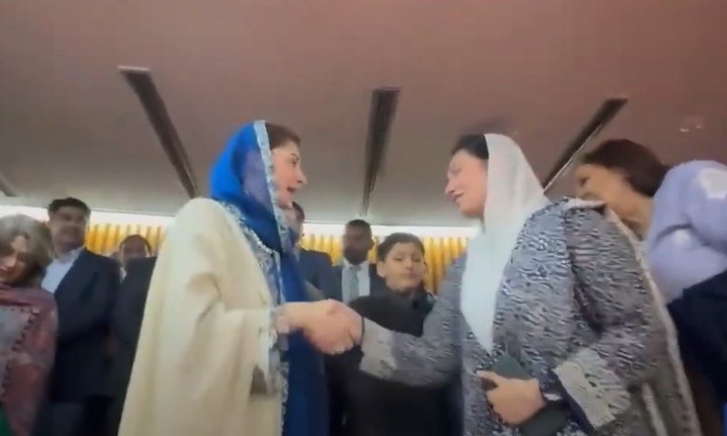 قومی اسمبلی کی گیلری میں مریم نواز اور آصفہ بھٹو کی ملاقات