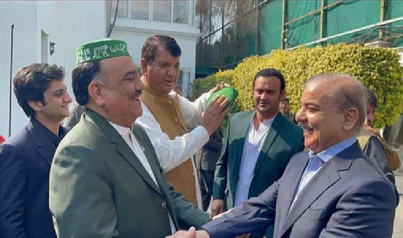 نو منتخب آزاد اراکین کا مسلم لیگ ن میں شمولیت کا اعلان