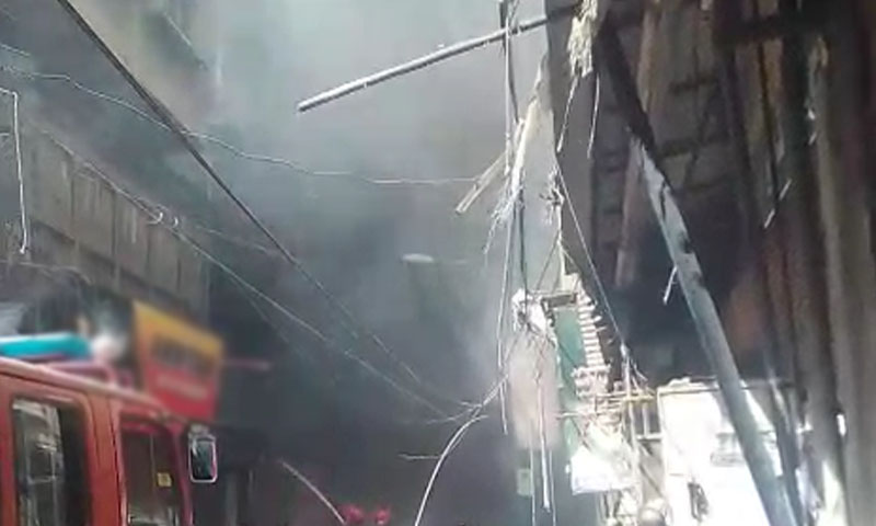 راجہ بازار مغل سرائے بازار میں آتشزدگی، 25 سے زائد دکانیں متاثر راجہ بازار