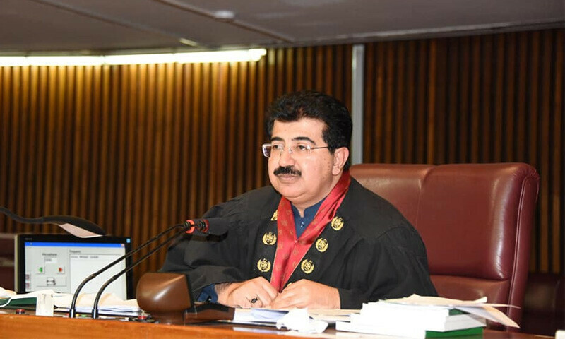 چیئرمین سینیٹ کو عہدے سے ہٹایا جائے، لاہور ہائیکورٹ میں درخواست دائر