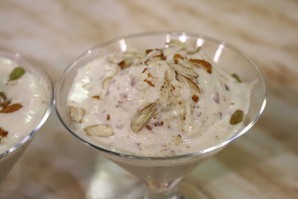 بادامی آئس کریم