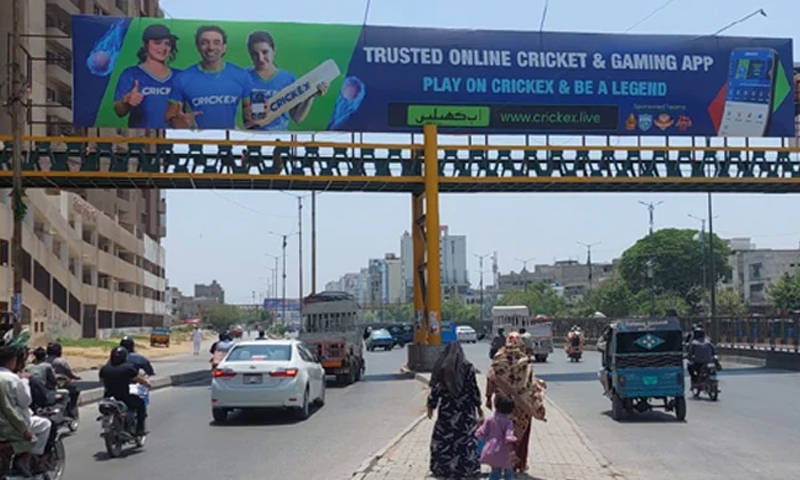 سابق بھارتی کرکٹر کی تصویر کراچی میں بل بورڈز پر آ ویزاں robin uthappa