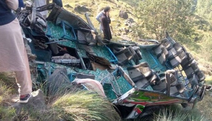 خوشاب ، ٹرک کھائی میں جا گرا ، ایک ہی خاندان کے 13 افراد جاں بحق خوشاب حادثہ