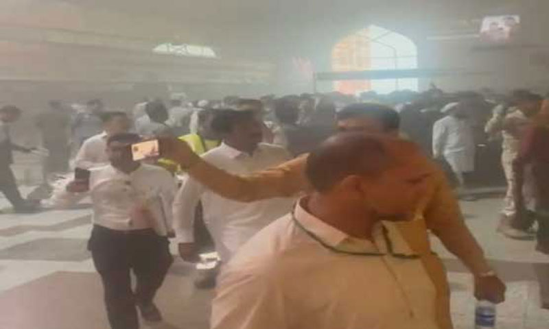لاہور ایئرپورٹ پر آگ لگ گئی، امیگریشن سسٹم متاثر Lahore Airport Fire